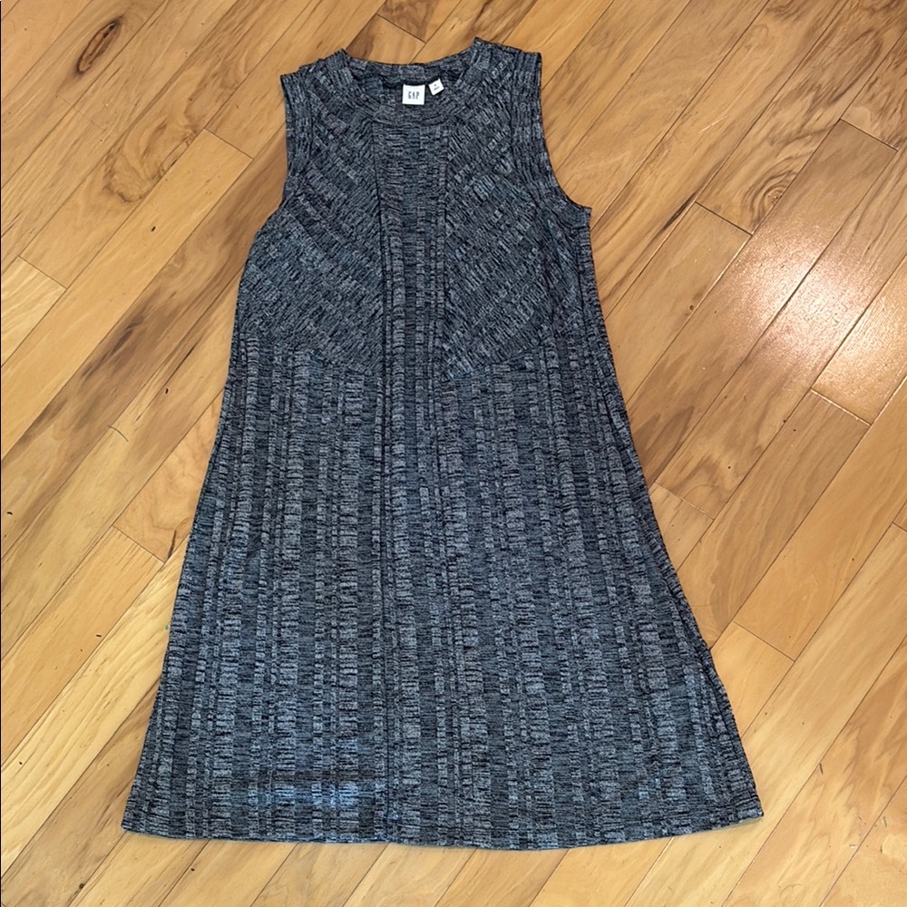GAP navy blue & gray sheath dress with a little swing. Medium